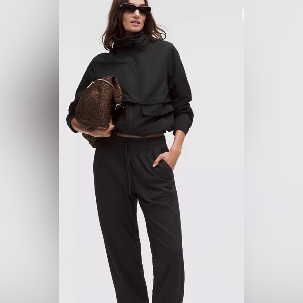 Women’s Lululemon 6 Black Jogger Pants High Waisted Cropped